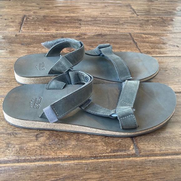 New Teva Universal Slide Sandals Mens 13 Gray Leather Adjustable Strap Hiking - Picture 2 of 9